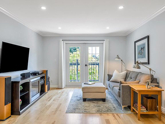 5th image of 871 Kent St