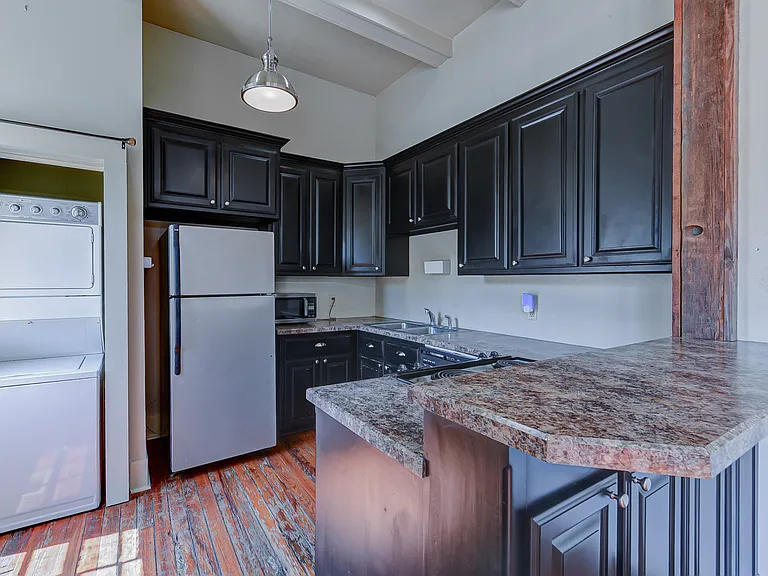 756 Europe St — Photo 11
