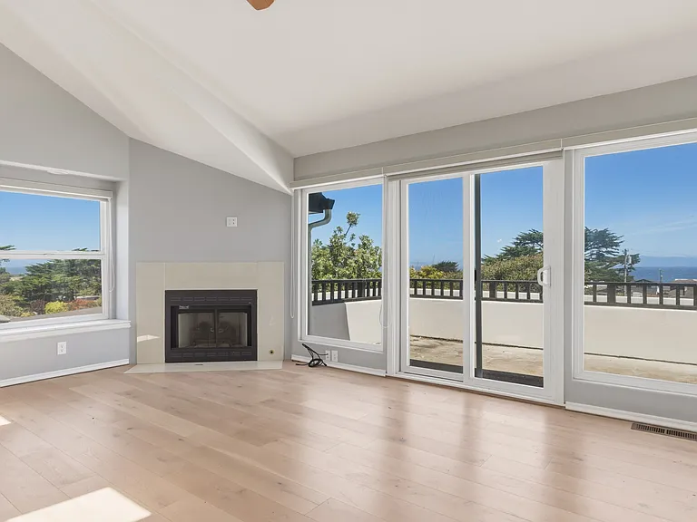 1250 Del Monte Blvd — Photo 26
