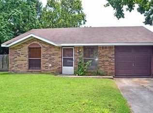 1304 Lakeview Dr, Lockhart, TX 78644