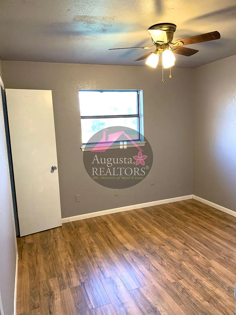 4 bedroom house in Merkel! — Photo 2
