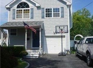 145 Jefferson St, East Islip, NY 11730