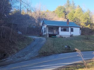 24 Elmer Gunter Rd, Marshall, NC 28753