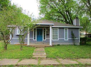 704 S 4th St, Bonham, TX 75418