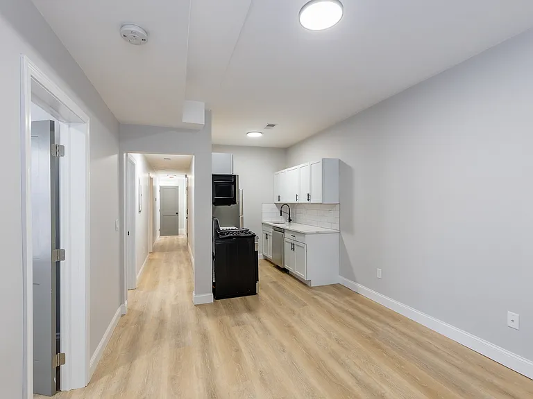 628 E 6th St #2 — Photo 3
