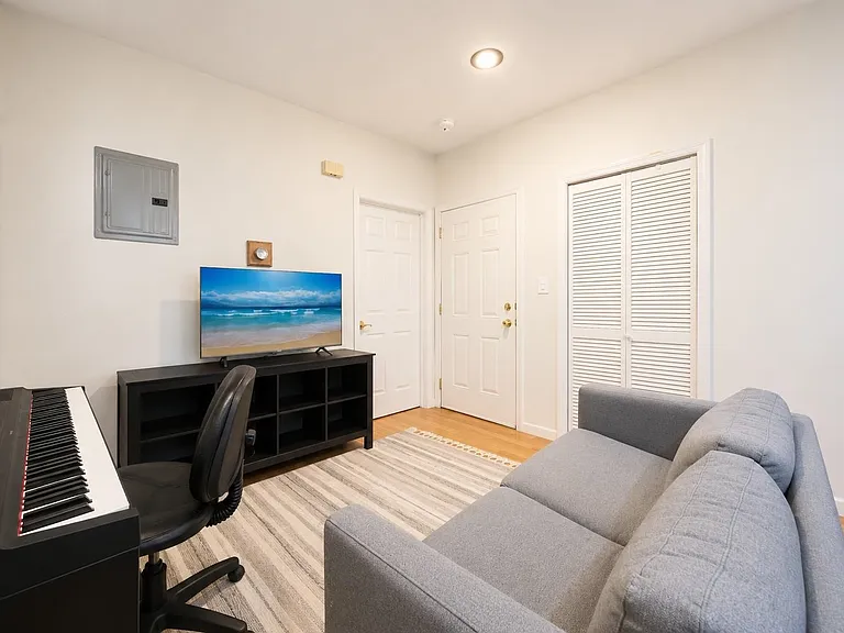 182A Christopher Columbus Dr #1 — Photo 6