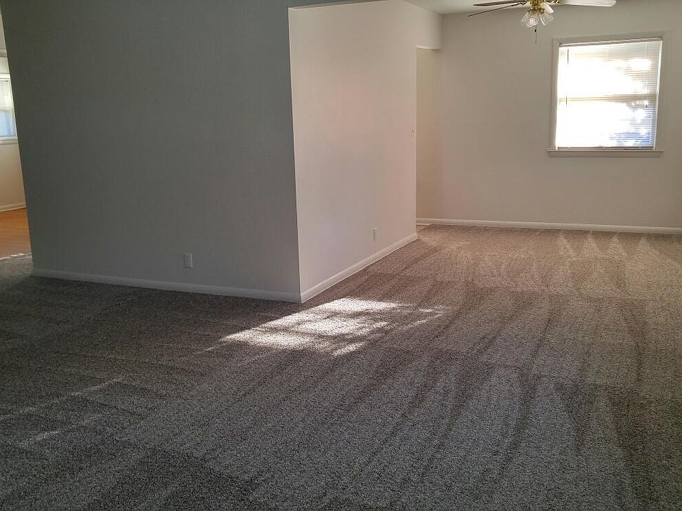 LR/DR combination -new carpet