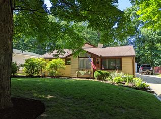 202 Hazelwood Dr, Chagrin Falls, OH 44022