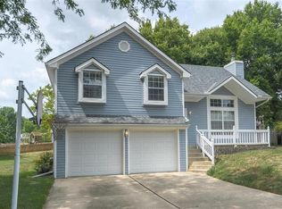 246 SE Topaz Cir, Lees Summit, MO 64063