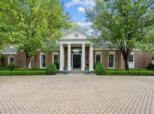 675 E Woodland Rd, Lake Forest, IL 60045