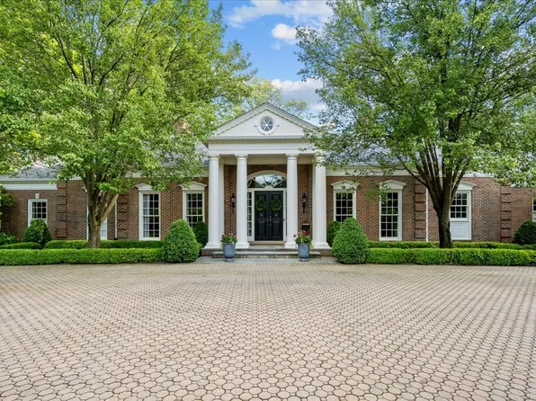 675 E Woodland Rd, Lake Forest, IL 60045