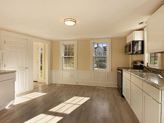 5th image of 240-240B Washington St #B