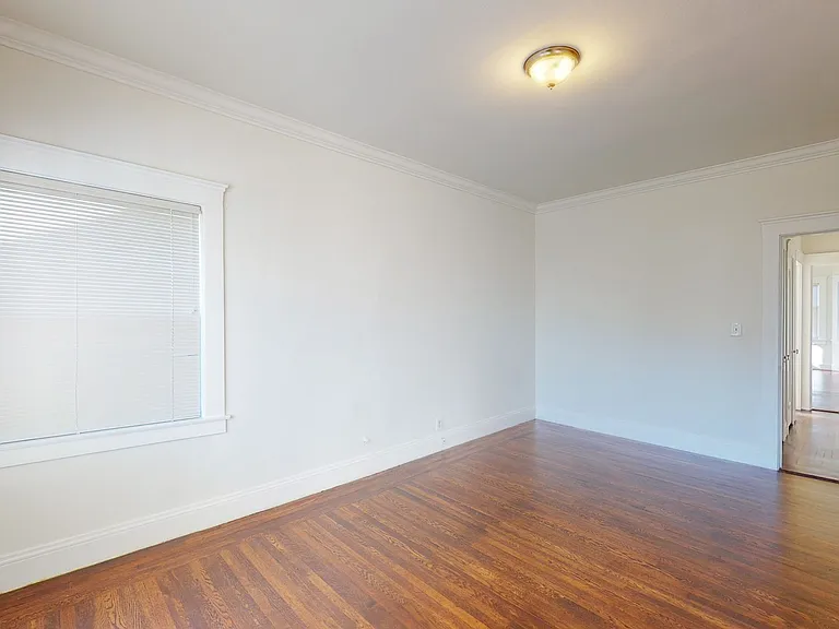 5399 Broadway — Photo 7