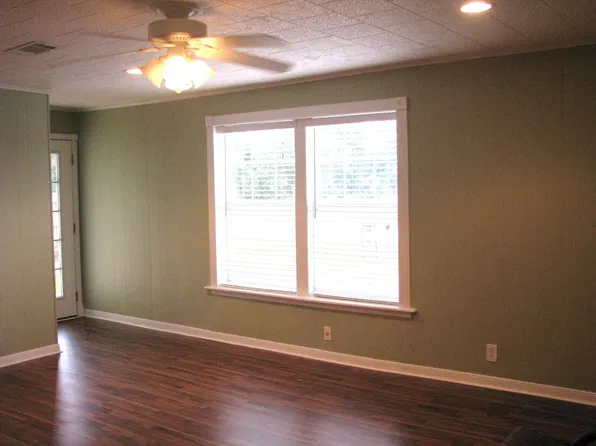 740 N John St, Bridge City, TX 77611