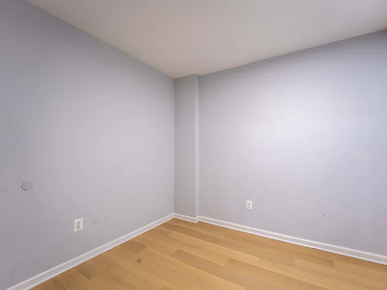 18246 Fox Chase Cir — Photo 9