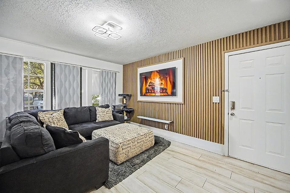 1st image of 3916 Greenway Dr #B