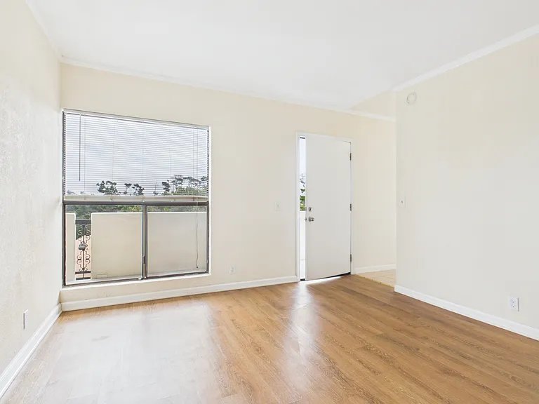 500 Glenwood Cir #233 — Photo 4