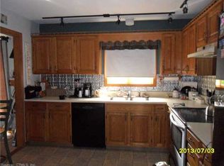 31 Foxcroft Rd, Enfield, CT 06082