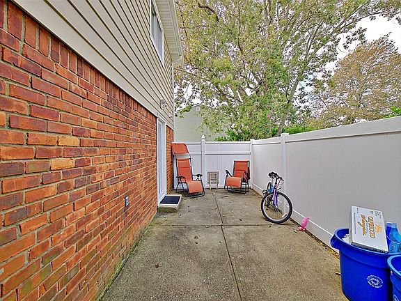 4th image of 9 Kent Ln