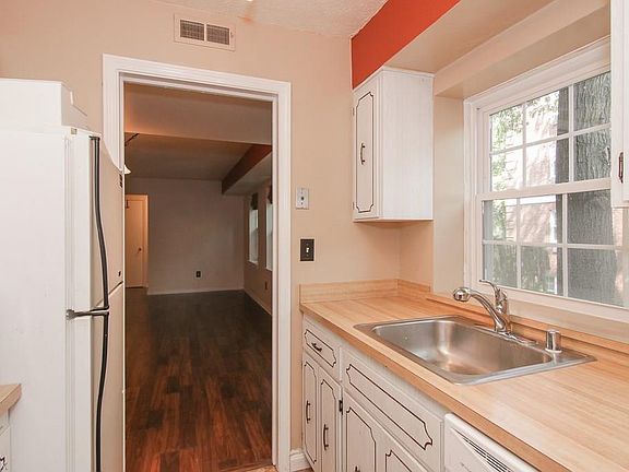 5th image of 19436 Van Aken Blvd APT 107