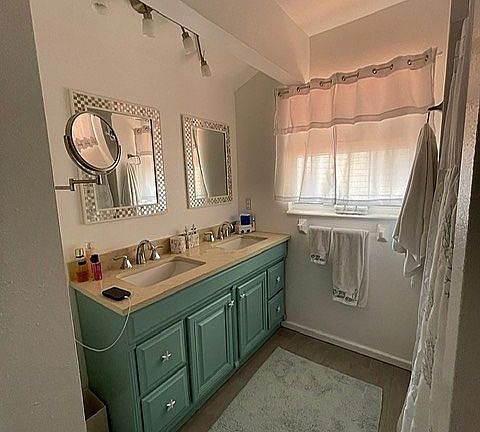 4th image of 831 Padua Ln