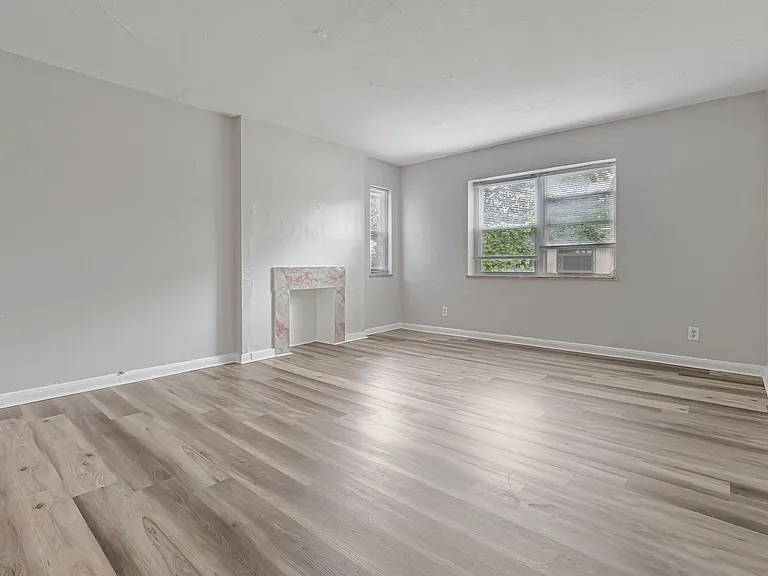 987 Lilley Ave — Photo 11