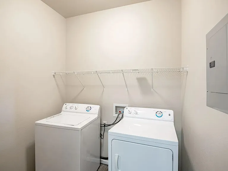 West Creek Crossing Apartments — Photo 11