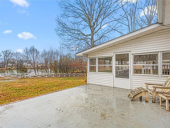 3rd image of 4020 Knollwood Dr