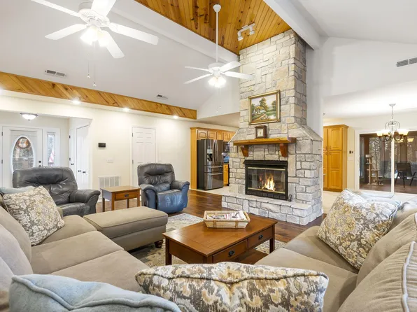 104 Oak Drive, Kimberling City, MO 65686