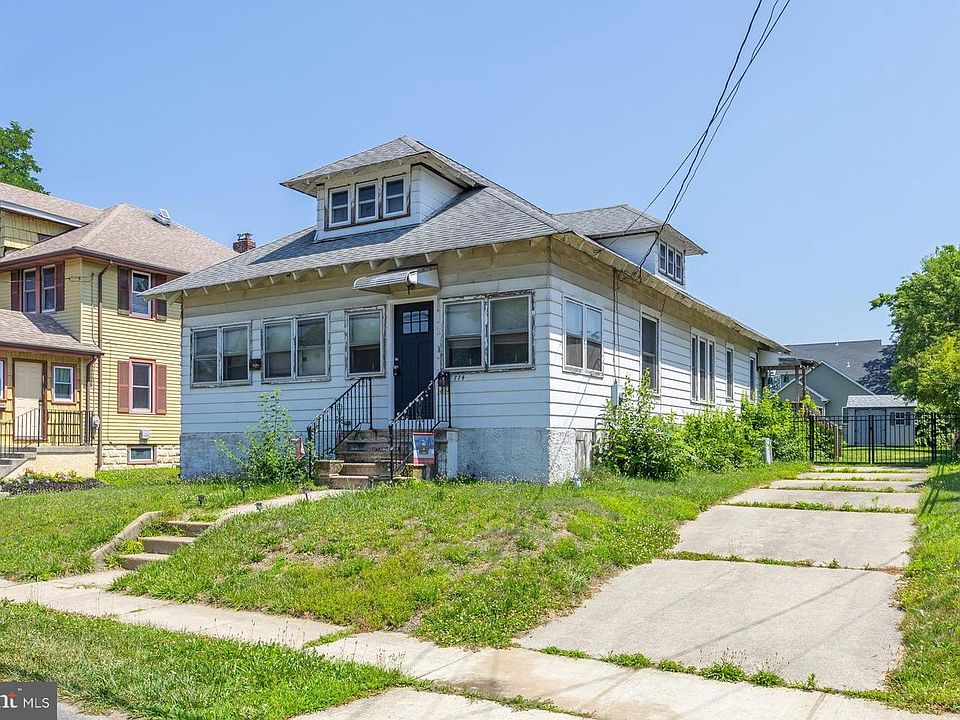 1st image of 774 Fairview Dr