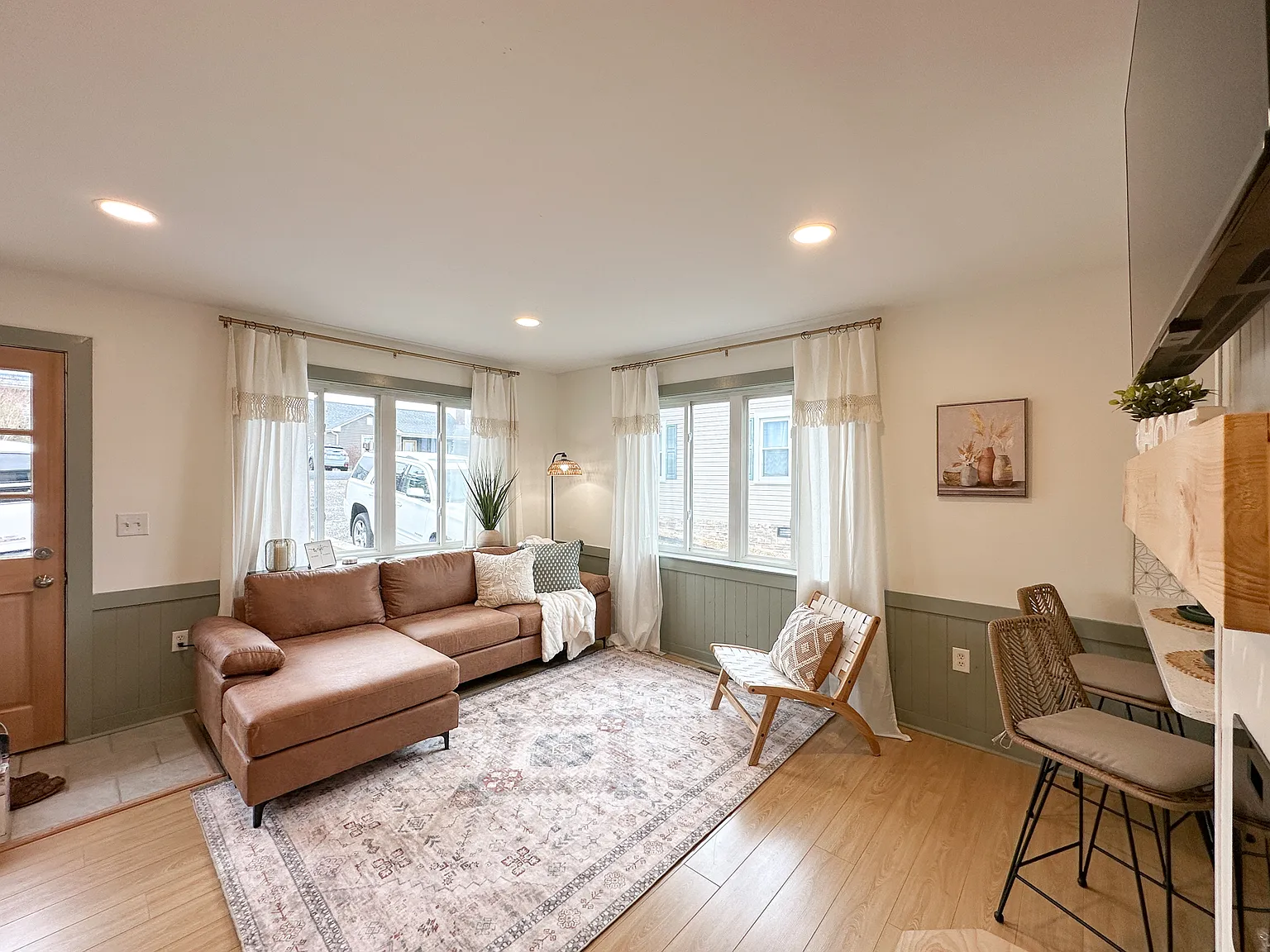 2 bed, 1008 sqft, $2,500 — Photo 1