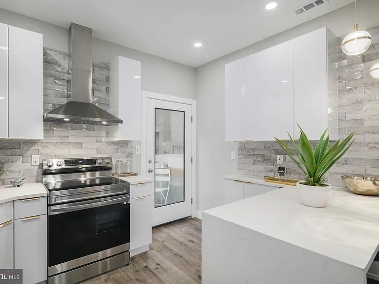 1006 S Fairhill St — Photo 7