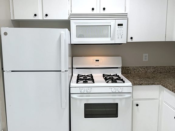2nd image of 220 Quincy Ave APT 3
