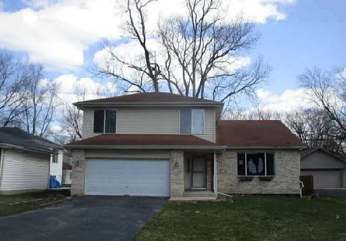 16011 Trumbull Ave photo 1