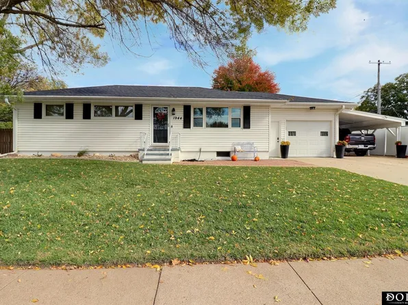 1944 Pearl St, Fremont, NE 68025