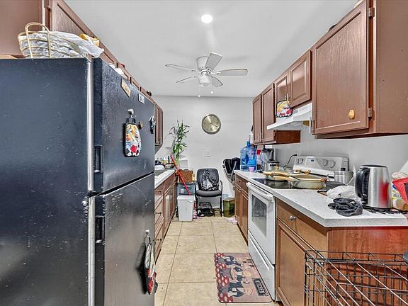 4th image of 646 NE 38th Street