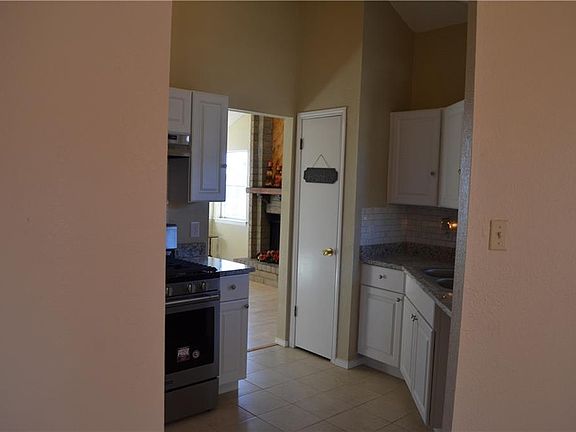 5th image of 4834 Maureen Cir