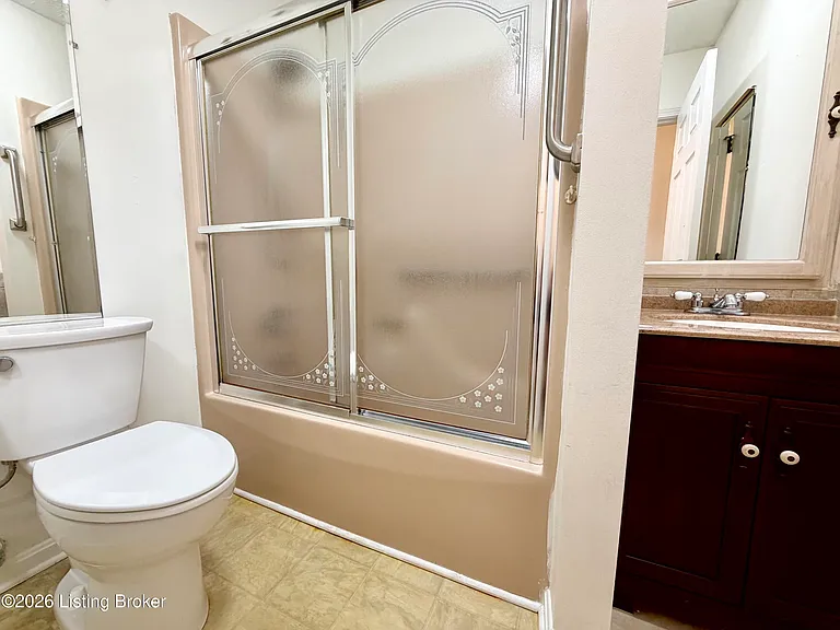 710 Victoria Ct — Photo 8