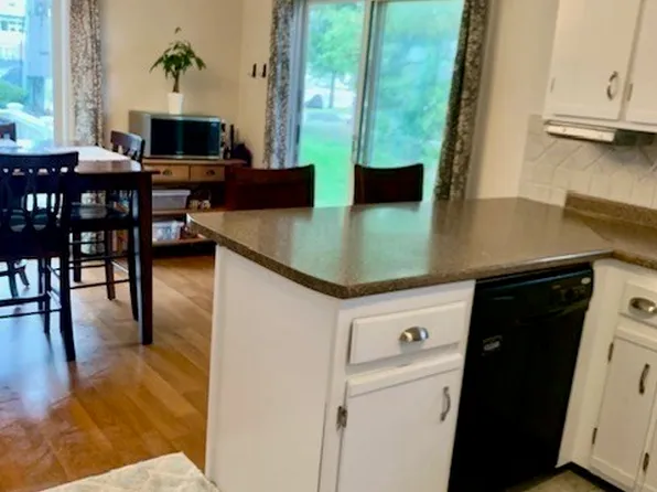 32 Frederick St APT 1, Dracut, MA 01826