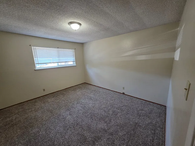 2201-2221 Princeton Dr — Photo 23