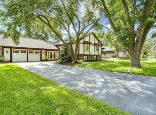 14315 Wedgeway Ct, Eden Prairie, MN 55346