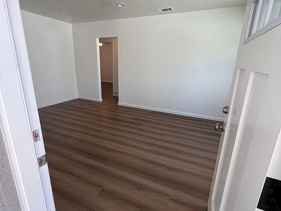 3rd image of 140 E Colorado Blvd APT B