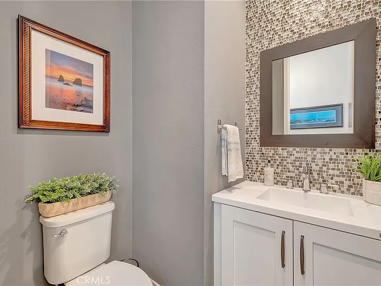 2105 Two Harbors Cir — Photo 16