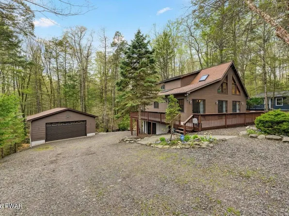 1071 Red Hawk Dr, Lake Ariel, PA 18436