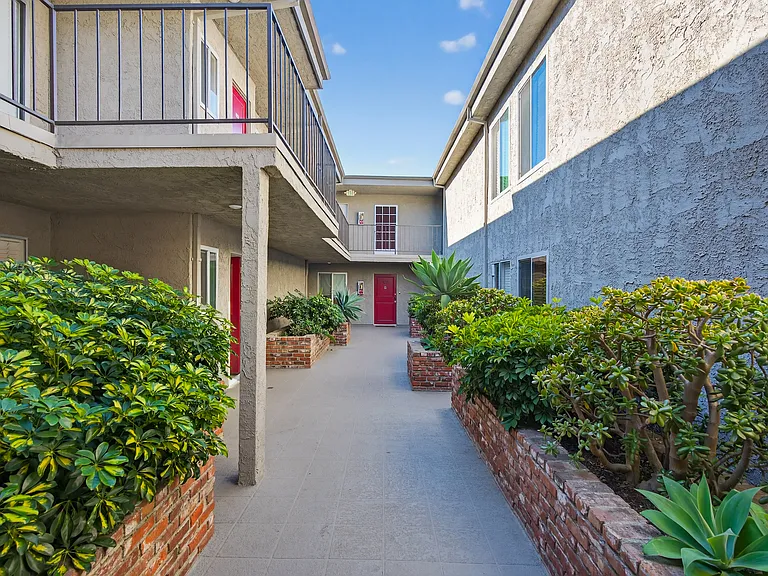 1125 Pico Blvd — Photo 29