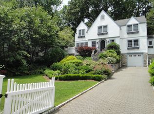 54 Valleywood Rd, Cos Cob, CT 06807