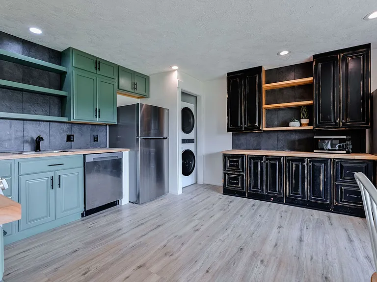 3047 S 2000 W — Photo 5