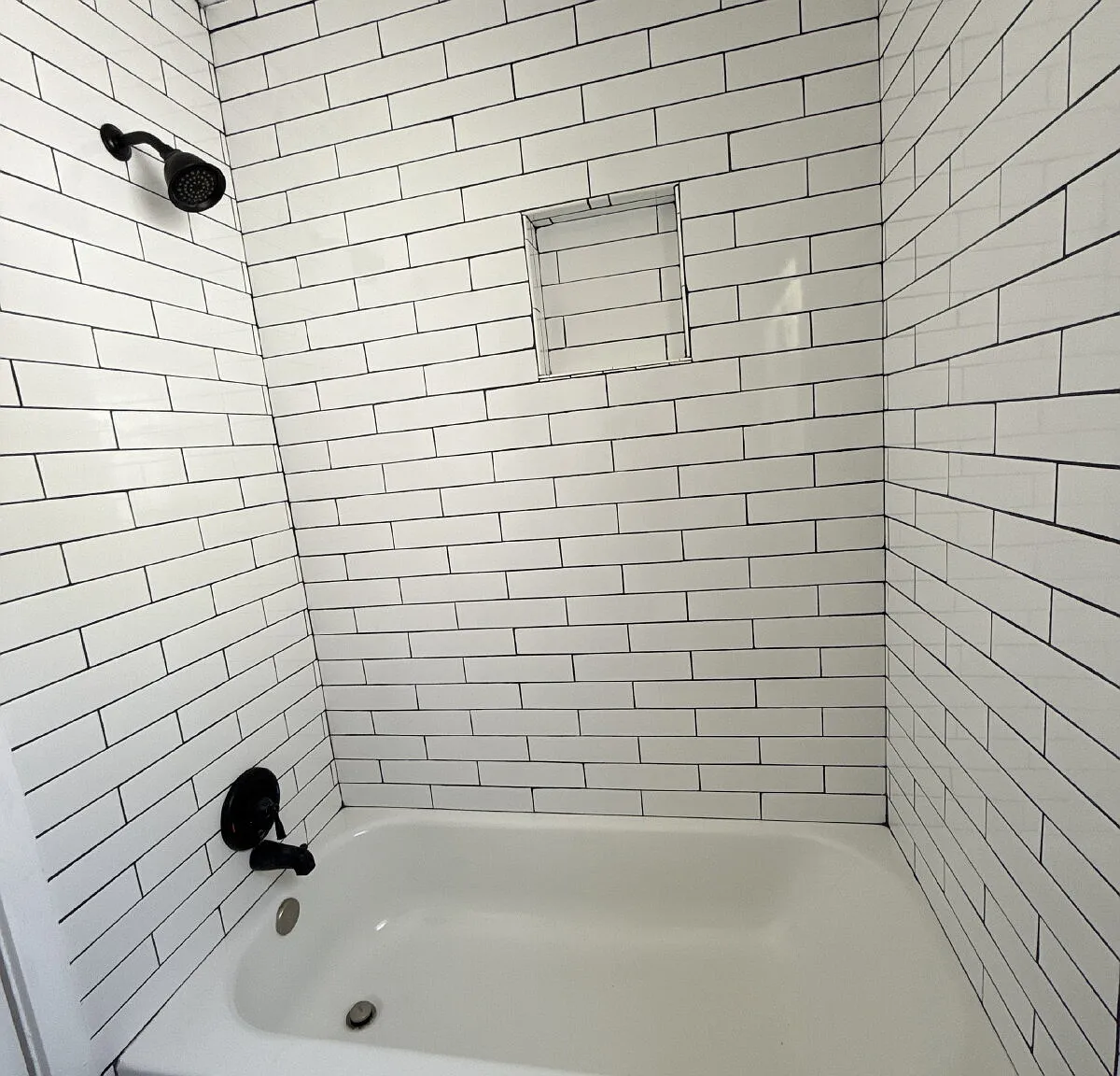 3 bed, 1.0 bath, 984 sqft, $1,595 — Photo 2