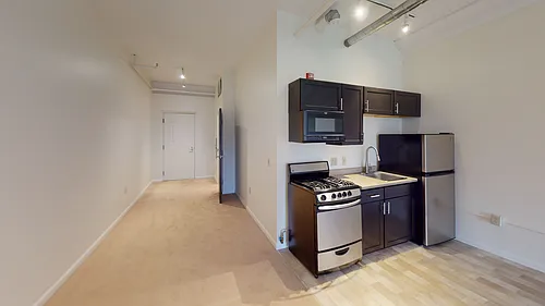 75 Bank St Photo 1