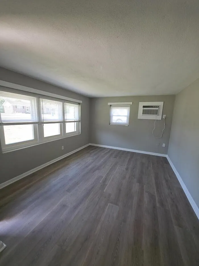 1 bed, 1.0 bath, 632 sqft, $1,000 — Photo 2
